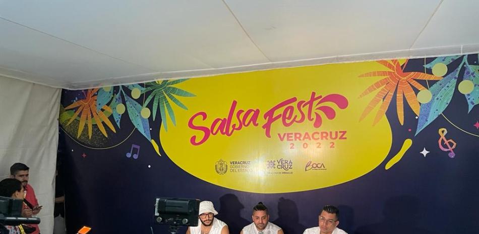 Félix "Felo" Torres, Roberto Karlo Figueroa y Urayoán Lizardi durante un encuentro de prensa para hablar en Veracruz sobre el álbum "Regresó el amor".