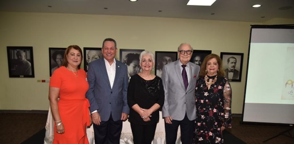 Santa Peralta,  Porfirio Peralta, Margarita Mendoza,  Luis y Mildred Sánchez-Noble.