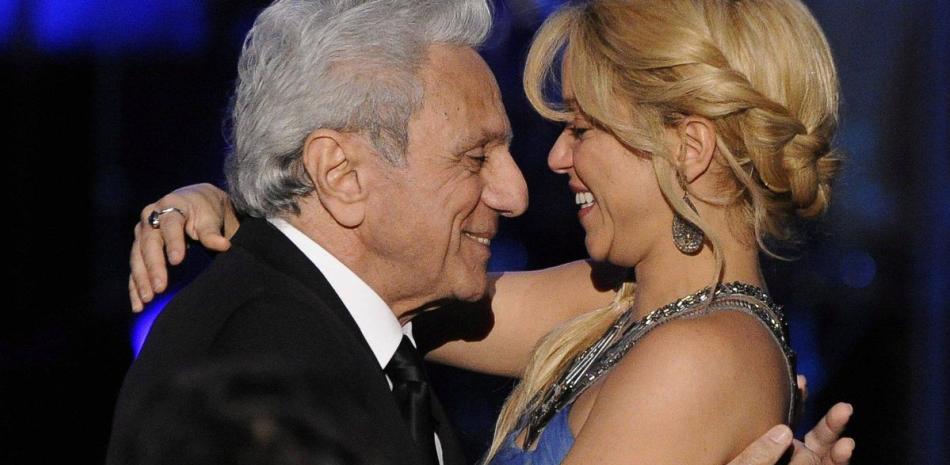 La cantante colombiana Shakira junto a su padre cuando celebró en septiembre pasado su cumpleaños 90. (Foto: EFE).