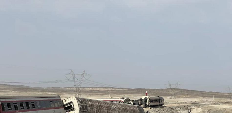 Descarrilamiento de un tren en Irán. FOTO: Efe