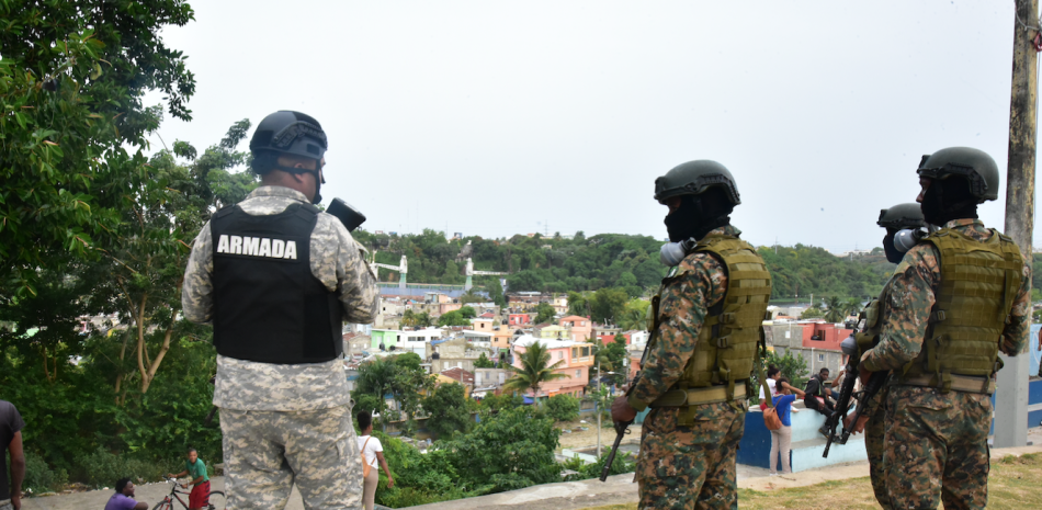 Patrullas mixtas vigilan barrios de la zona norte del Distrito Nacinal. JORGE MARTÍNEZ/ LISTÍN DIARIO