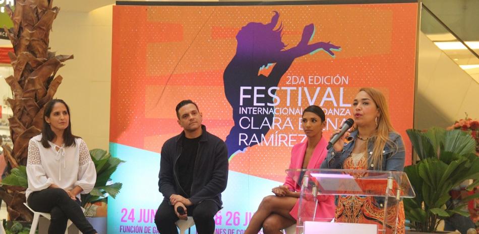 Cindy Sosa, Iván Tejada, Lisbel Piedra e Isadora Bruno durante el anuncio de la segunda edición del Festival Internacional de Danza Clara Elena Ramírez.