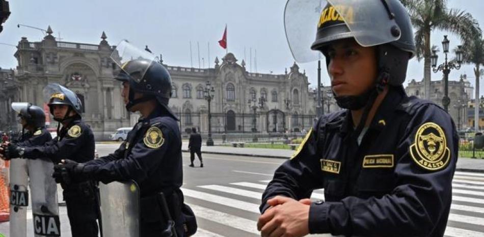 Las Fuerzas Armadas tomarán el control del orden público en el sur de Perú, donde desde hace dos meses tienen lugar violentas protestas contra un multimillonario proyecto minero.