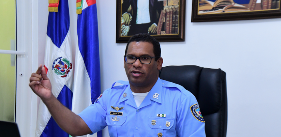 “Las requisas se hacen a diario en las escuelas”, dijo el coronel Eddy Michel Madé Montilla, director de la Policía Escolar. RAÚL ASENCIO/LISTÍN DIARIO