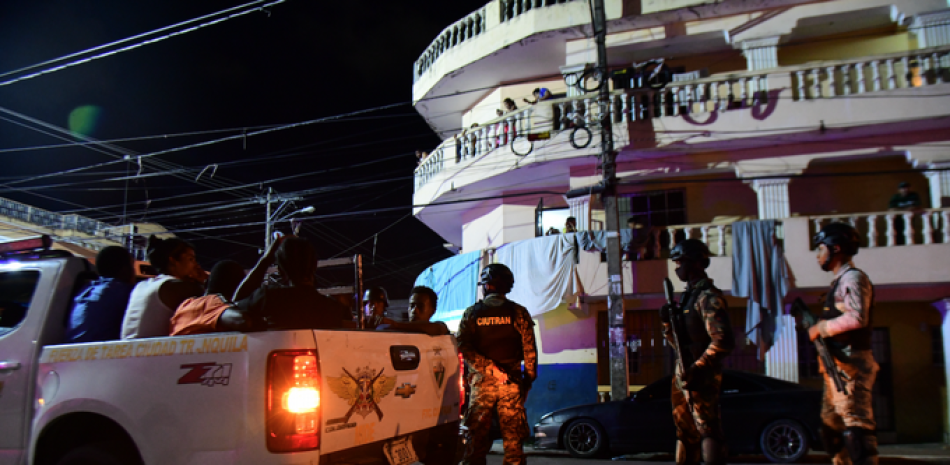 Los patrullajes mixtos fueron dispuestos por el presidente Luis Abinader ante la ola de robos y asaltos en el país. ARCHIVO/LD