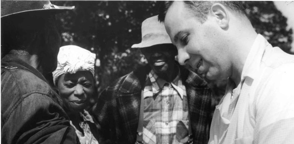 Una persona no identificada inyecta placebo a una de las víctimas del experimento Tuskegee (fotografía de 1932 en los Archivos Nacionales, en Atlanta).