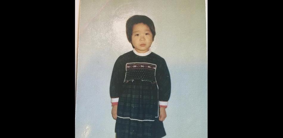 Esta foto sin fecha proporcionada por Joo-Rei Mathieson la muestra cuando era niña y fue tomada en Corea del Sur.