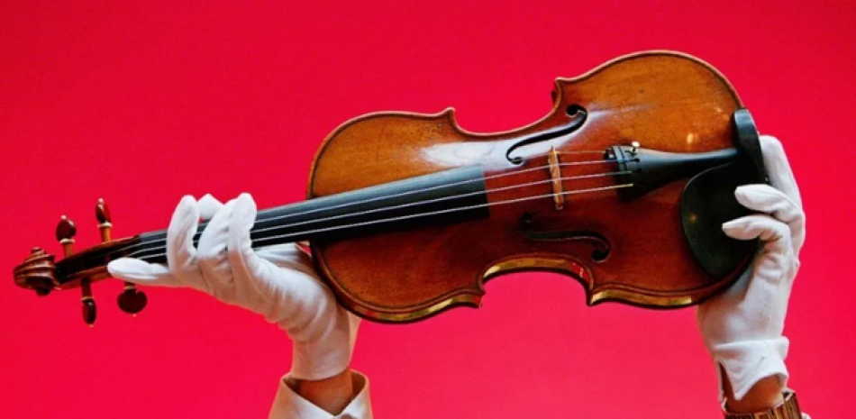 Stradivarius .Imagen de acrhivo
