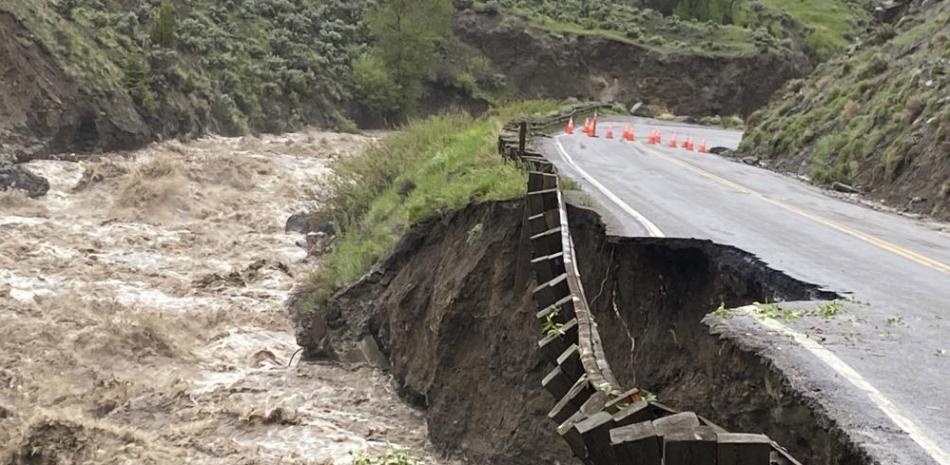 Inundanciones en el parque Yellowstone. Fotos AP.