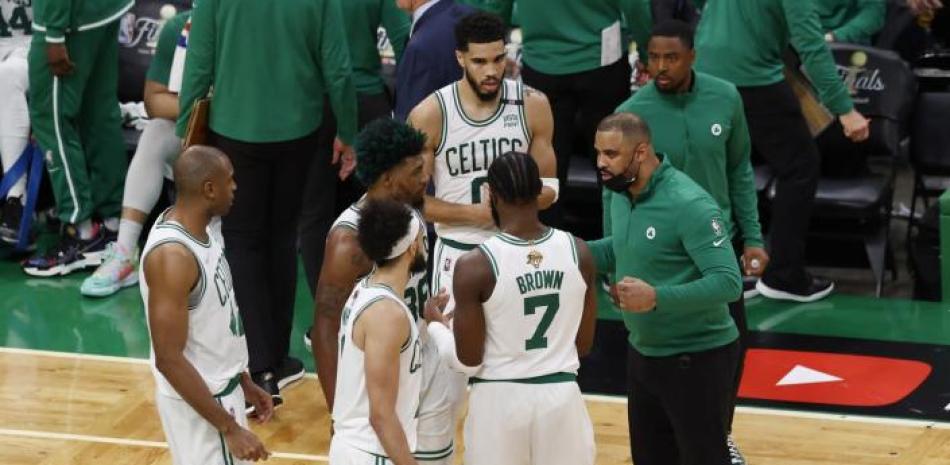 Ime Udoka ha conducido a los Celtics de Boston a la final en su primer año como coach.