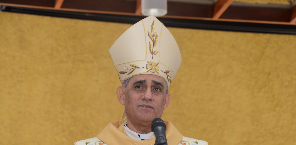 Monseñor Freddy Bretón, arzobispo de Santiago.
