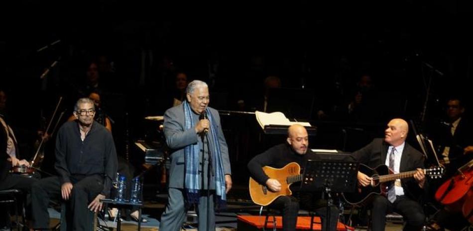 Guarionex Aquino, Danny Rivera, Federico Méndez y Amaury Sánchez, el sábado, durante el concierto sinfónico en el Teatro Nacional.