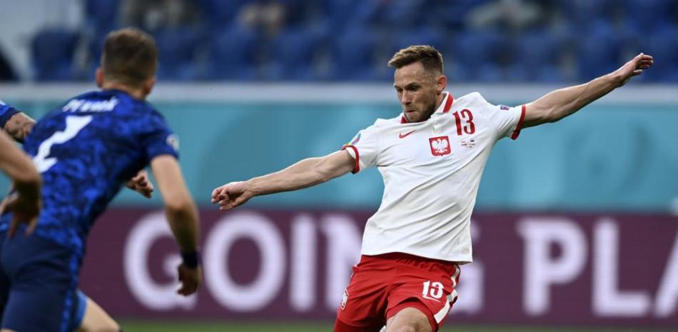 El polaco Maciej Rybus durante el partido contra Eslovaquia en la Euro 2020 en San Petersburgo, Rusia.