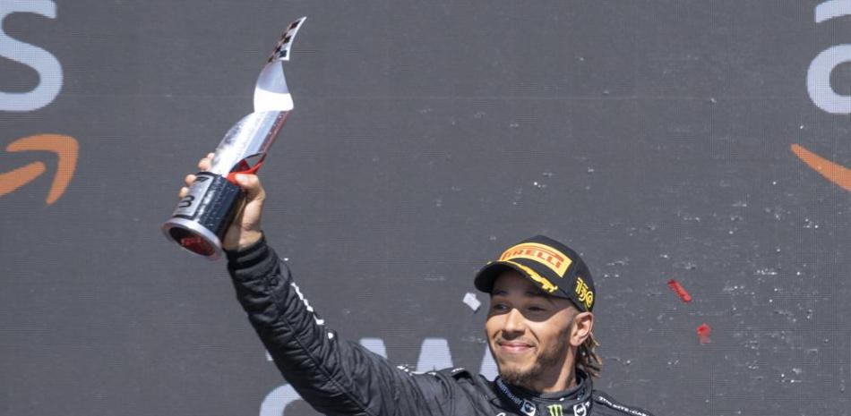 Lewis Hamilton celebra tras quedar tercero en el Gran Premio de Canadá, el domingo en Montreal.