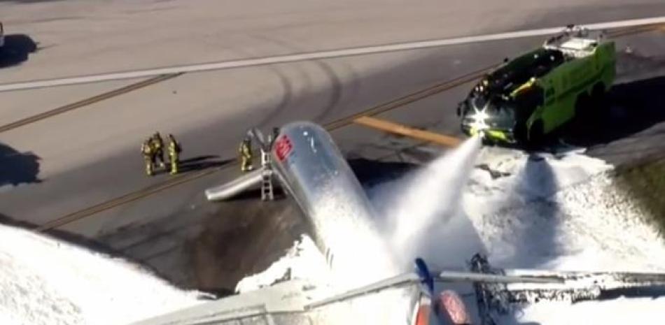 Avión incendiado en aeropuerto de Miami