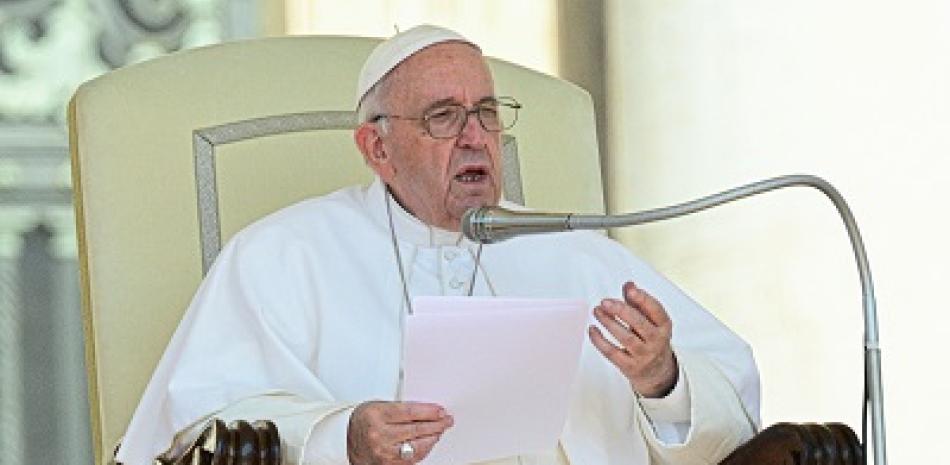 El Papa Francisco habla durante la audiencia general semanal el 15 de junio de 2022 en la plaza de San Pedro en el Vaticano. Europa press