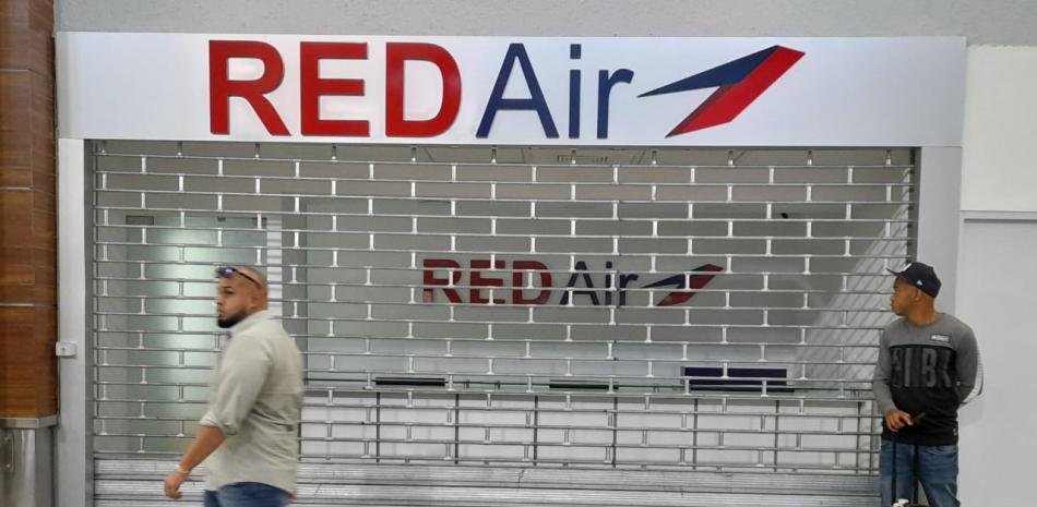 A pasajeros con reservaciones para viajar por Red Air se les reprogramaron vuelos en otras aerolíneas