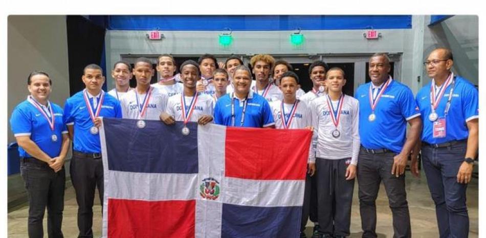 Integrantes de la selección masculina U15 que se alzó con la medalla de plata en Gurabo, Puerto Rico.