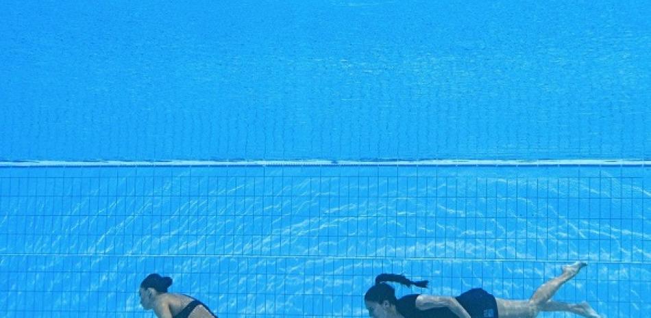 Momento del rescate de la nadadora Anita Álvarez. Foto: EFE