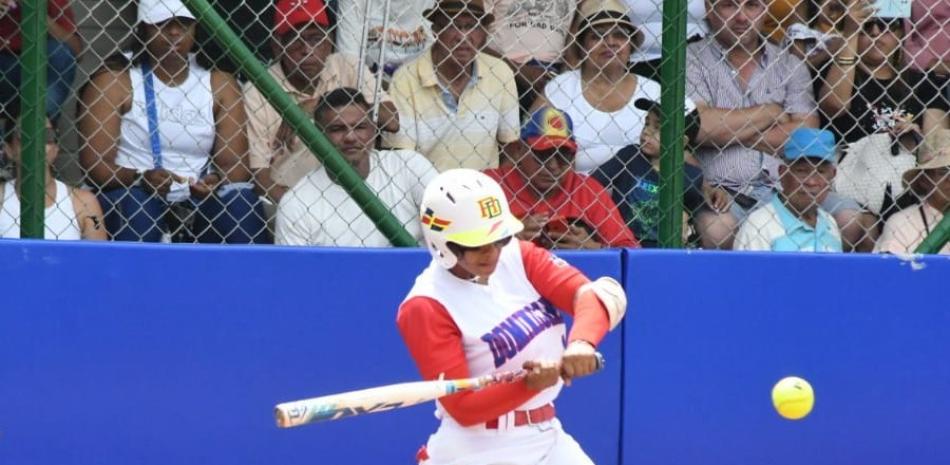 Claribel Saldaña empujó seis carreras para ser clave a la ofensiva del conjunto dominicano, que venció por la vía del nocaut en su segunda confrontación en los Juegos Bolivarianos.