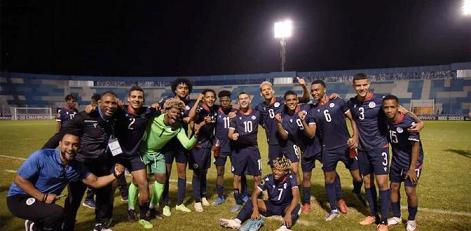 Integrantes de la selección sub 20 masculina celebra su clasificación a los cuartos de final del premundial de la Concacaf.
