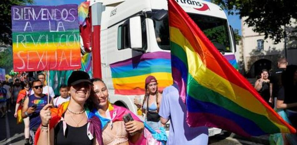 Desfile del Orgullo LGBT en Callao, España. EFE