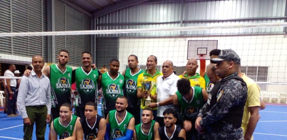 Integrantes del equipo de Sajoma que se coronó campeón del torneo intermunicipal de Gurabo.