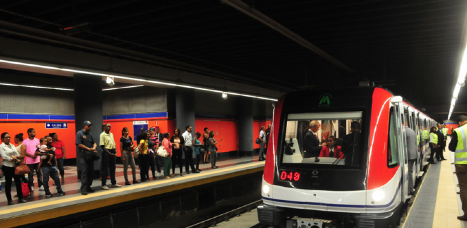 El Metro de Santo Domingo ha sido la solución más importante en materia de transporte de pasajeros. ARCHIVO/ LD