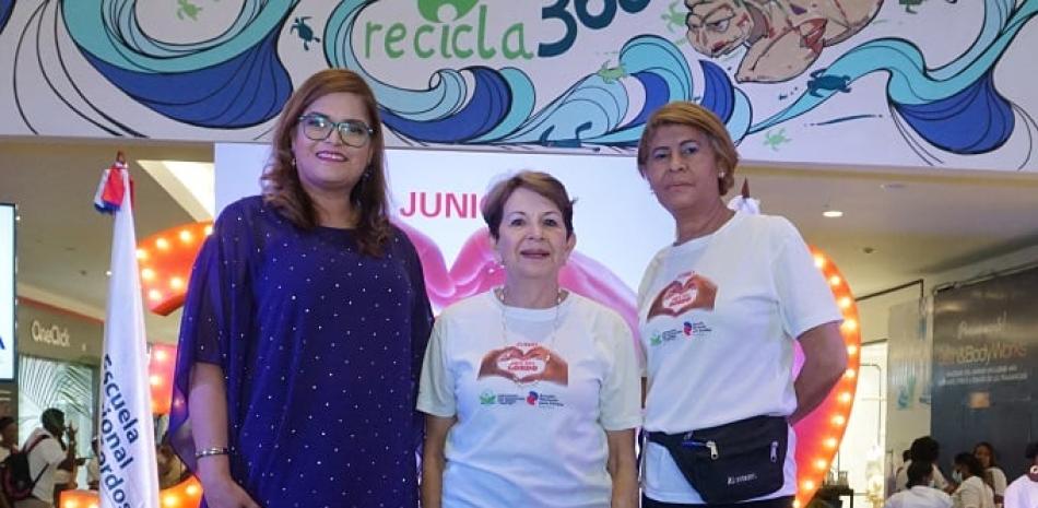 Jeannette Francisco, Myrna Brugal de Jana y Carmen Taveras.