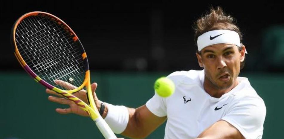 Rafael Nadal tuvo que esforzarse para avanzar a la tercera ronda en Wimbledon.
