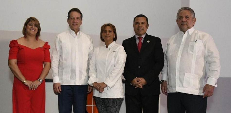 Marcelle Álvarez, Víctor Bisonó, Dayani de la Cruz, Raymundo Morales y Roberto Henríquez.