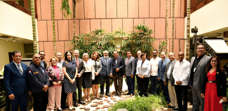 Participantes en la reunión realizada en la sede del LISTÍN DIARIO. CIRILO OLIVARES/listín diario