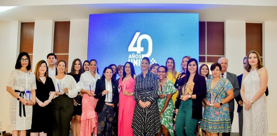 Momentos en que fueron reconocidas las Escuelas de la institución, por su aporte y compromiso durante los años de la institución académica.