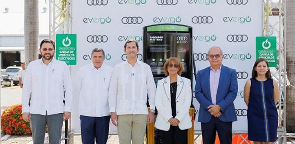 Representantes de Avelino Abreu, Audi Dominicana y Evergo.