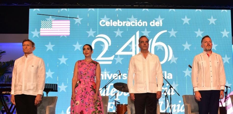 Roberto Álvarez, Raquel Arbaje, el presidente Luis Abinder y Robert W. Thomas.