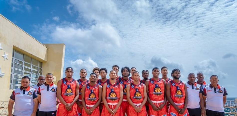 Integrantes del equipo de los Constituyentes de San Cristóbal que está listo para la segunda versión de la Liga Dominicana de Desarrollo.