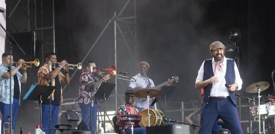 Juan Luis Guerra en el escenario del festival. EFE