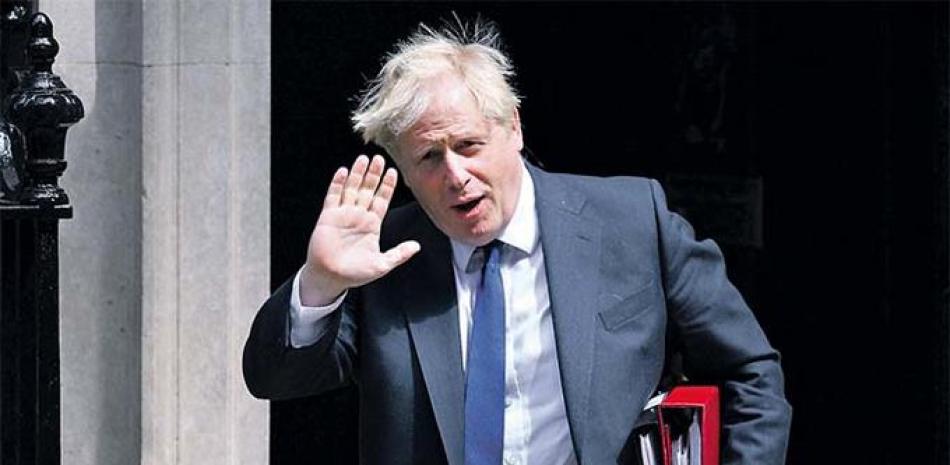Boris Johnson dimitió el jueves acorralado por una interminable sucesión de escándalos que provocaron una avalancha de renuncias de altos cargos de su gabinete. AFP