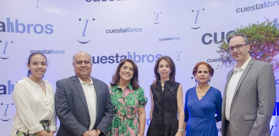 Daniela Méndez Cartagena, Carlos Mesa Cartagena, Olimpia Méndez Cartagena, Isabel González, Ángela Hernández y Hans Kuehn.