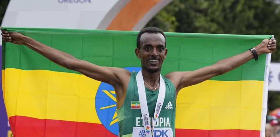 Tamirat Tola conquistó el maratón del Mundial de Atletismo, para encabezar el 1-2 de Etiopía,