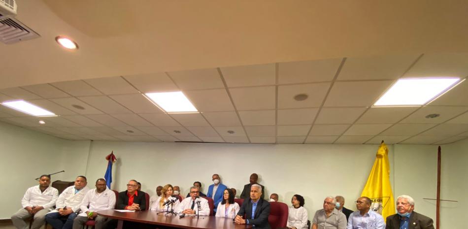 Directivos del Colegio Médico Dominicano durante su rueda de prensa, foto de LD
