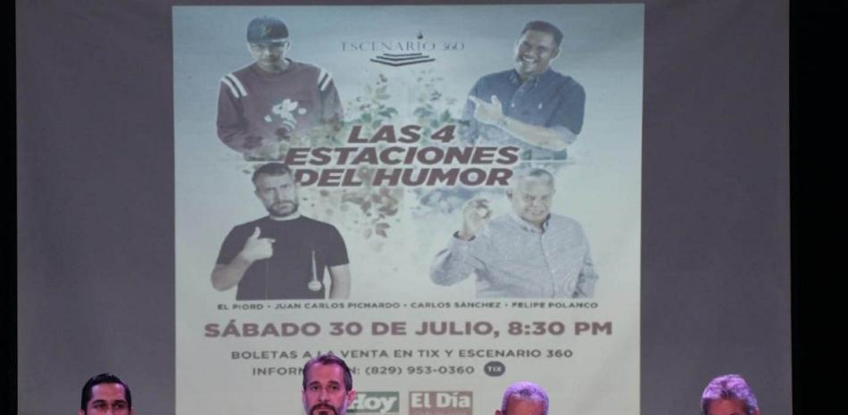 Los humoristas Juan Carlos Pichardo, Carlos Sánchez y Felipe Polanco juntos al productor del evento, el empresario Joaquín Geara.