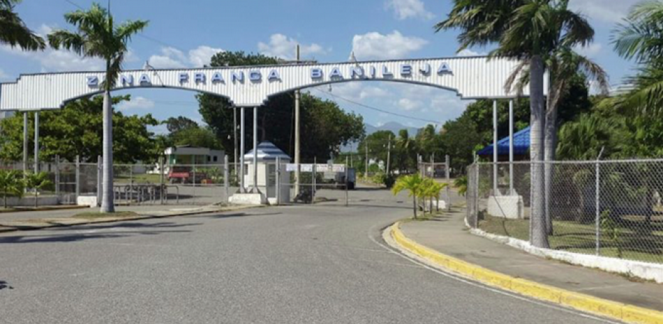 Cuando inició sus actividades a comienzos de la década del ochenta, la Zona Franca de Baní empleaba 8,000 operarios, dinamizando la economía de toda la provincia.