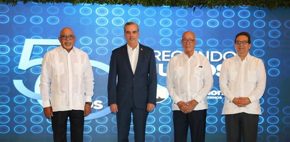 Francisco Melo Chalas, el presidente de la República  Luis Abinader, Freddy Reyes y Gustavo Zuluaga Alam.