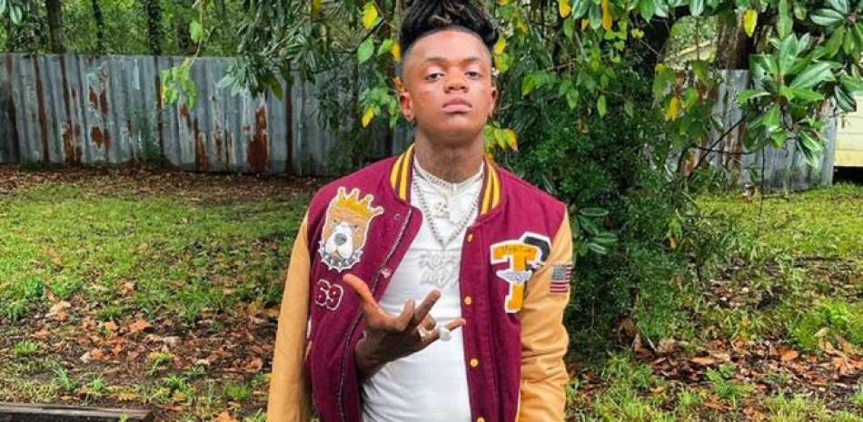 El rapero JayDaYoungan murió en medio de un tiroteo en su ciudad natal de Bogalusa, Luisiana.