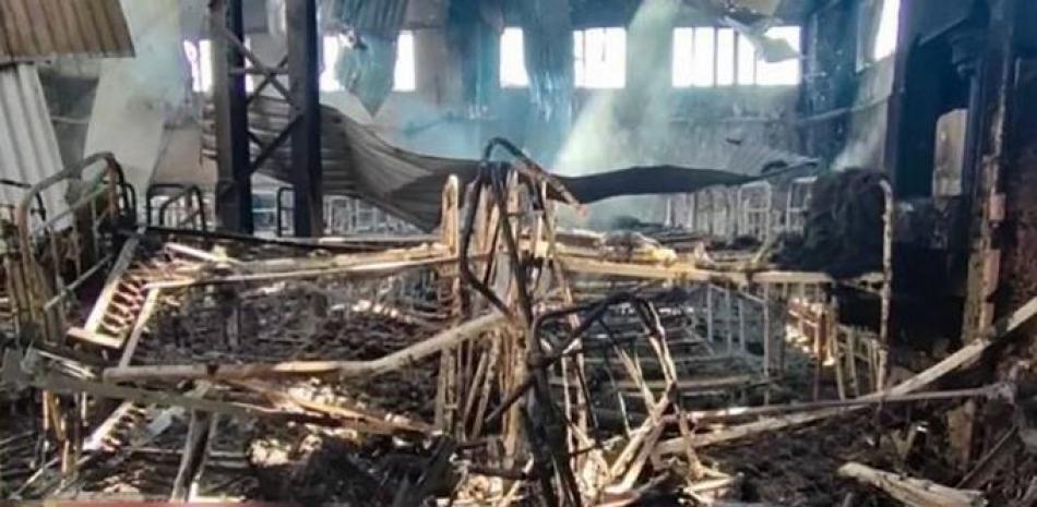 Esta imagen difundida por el Comité de Investigación ruso el 29 de julio de 2022 muestra lo que se dice que es el centro de detención destruido en el asentamiento de Olenivka en la región de Donetsk, controlada por los separatistas. Foto: Comité de Investigación de Rusia/AFP.