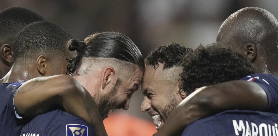 Neymar y Sergio Ramos, Foto AP.