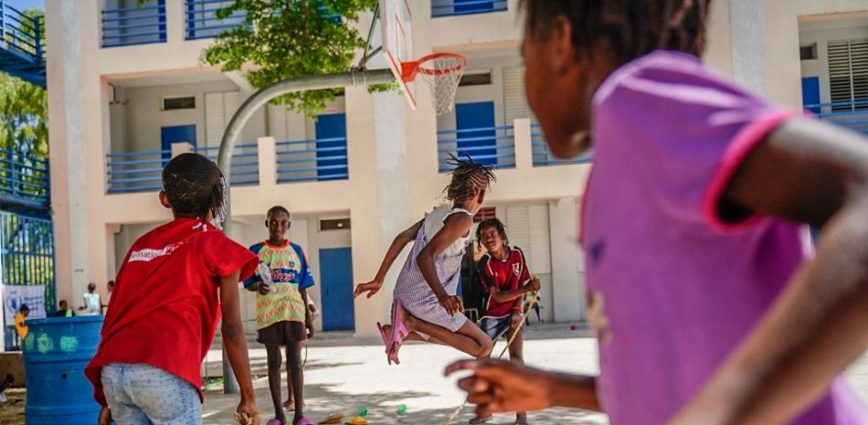Los niños de Haití salvados de la violencia pandillera tienen un futuro incierto