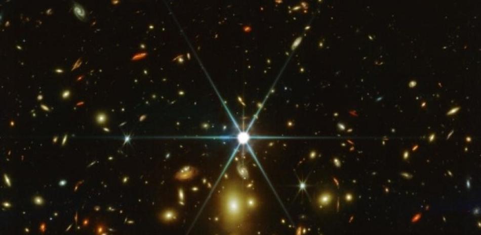 Observación de la estrella Earendel con el telescopio James Webb. Europa Press