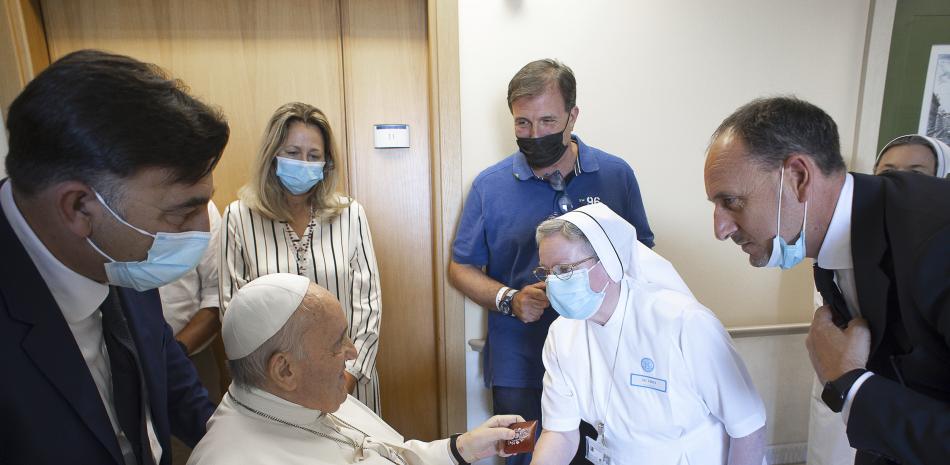 El papa Francisco ha nombrado un asistente sanitario personal, el enfermero Massimiliano Strappetti.